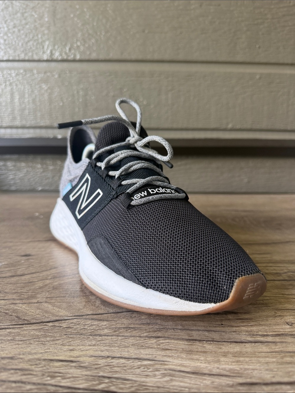 New Balance Roav Men’s Black and Gray Lightweight Sneakers size 9
